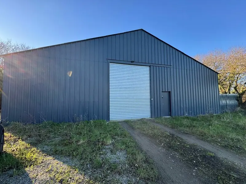 LOCATION - ENTREPOT - 400 m2 - POINTE SAINT MATHIEU