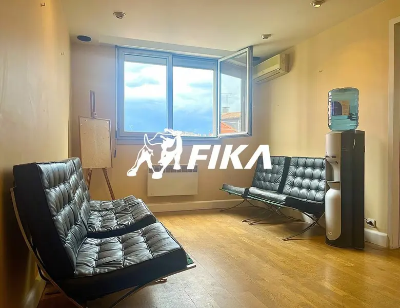 A VENDRE BUREAUX 61 m² - (33000) BORDEAUX