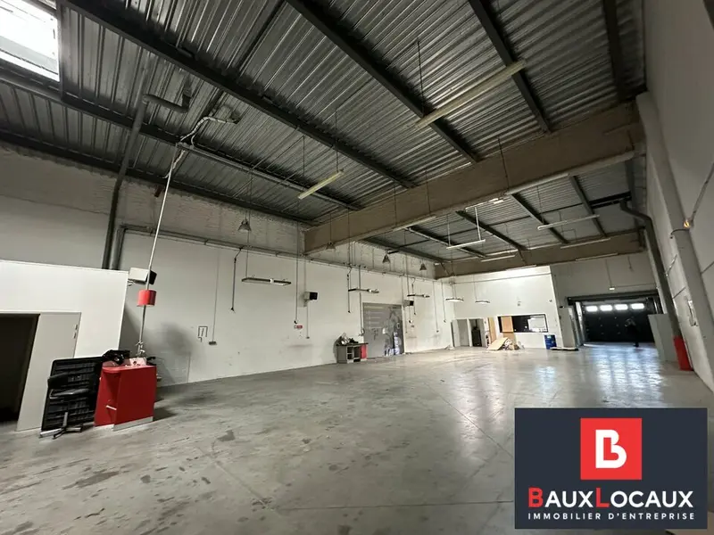 RARE EN ZONE COMMERCIALE / A LOUER LOCAL COMMERCIAL D'ENVIRON 630M²
