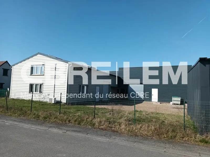 LOCAL D'ACTIVITES SUR TERRAIN CLOS IDEAL ARTISAN SUR ZA PROCHE A28.