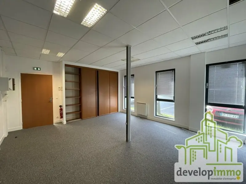 Bureaux en rez-de-chaussée 