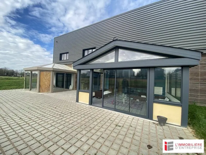 CELLULE D'ACTIVITE / SHOWROOM 565M² BRUZ