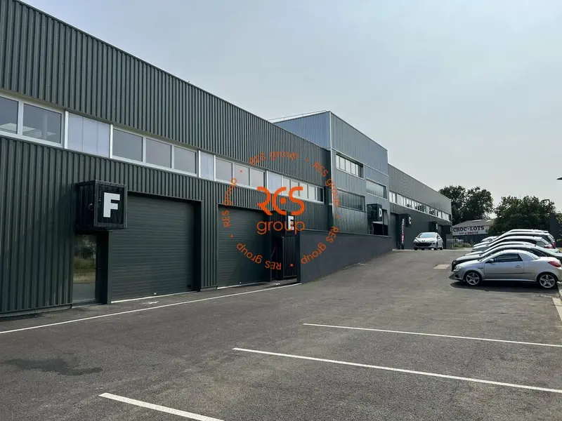 LOCAUX NEUFS A VENDRE 