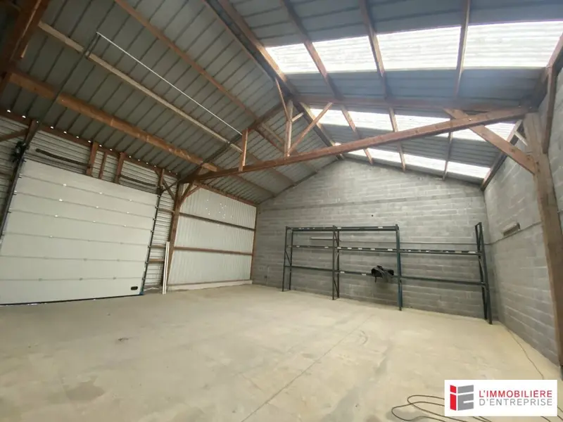 DOL DE BRETAGNE : Location local d'activité et bureaux 210 m²