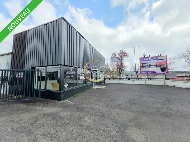 A louer LOCAL COMMERCIAL axe KM Lancé AUBIERE