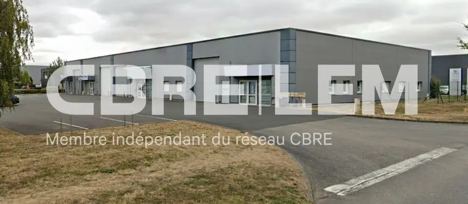 Proximité périphérique et zone commerciale.