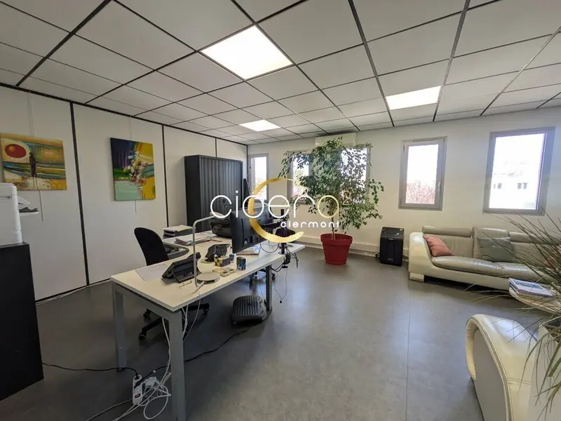 A louer bureaux 1er étage d'environ 130m² au Brézet