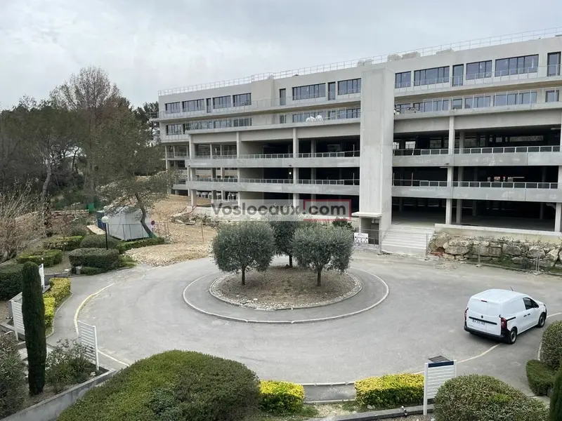 A Louer : Bureaux de 230 m² à SOPHIA ANTIPOLIS