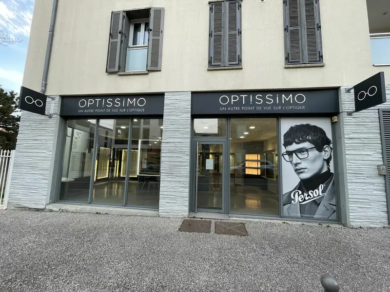 A louer Local commercial  150.71m² Limonest