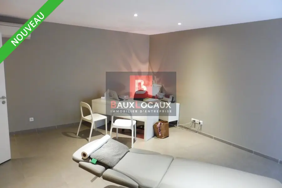 LOCAL PROFESSIONNEL A LOUER MONTEUX ENVIRON 42M²