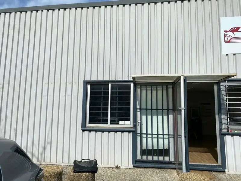 LOCAL 54 m2 A LOUER 13400 AUBAGNE