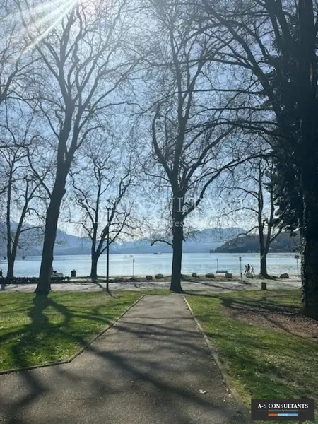 A louer Locaux d'activité 158m² Annecy