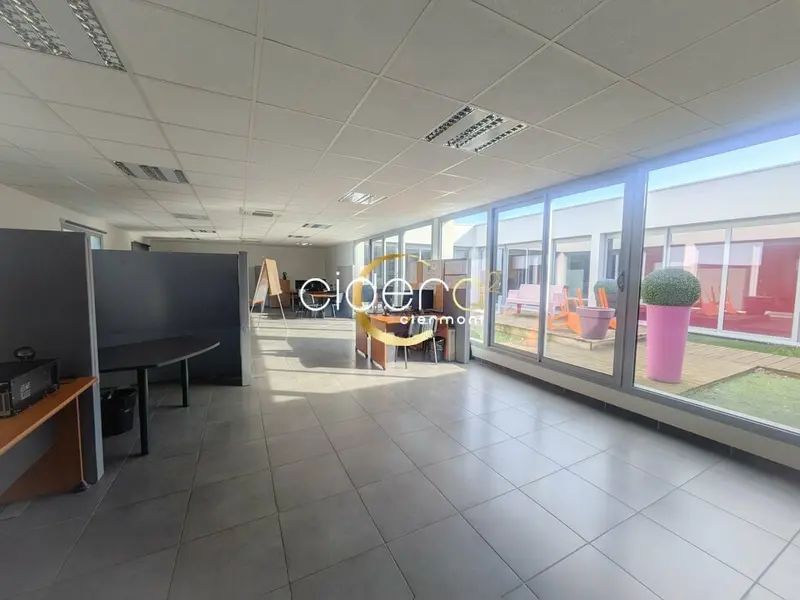 A louer Bureaux ~137m² en 1er étage à Aubière