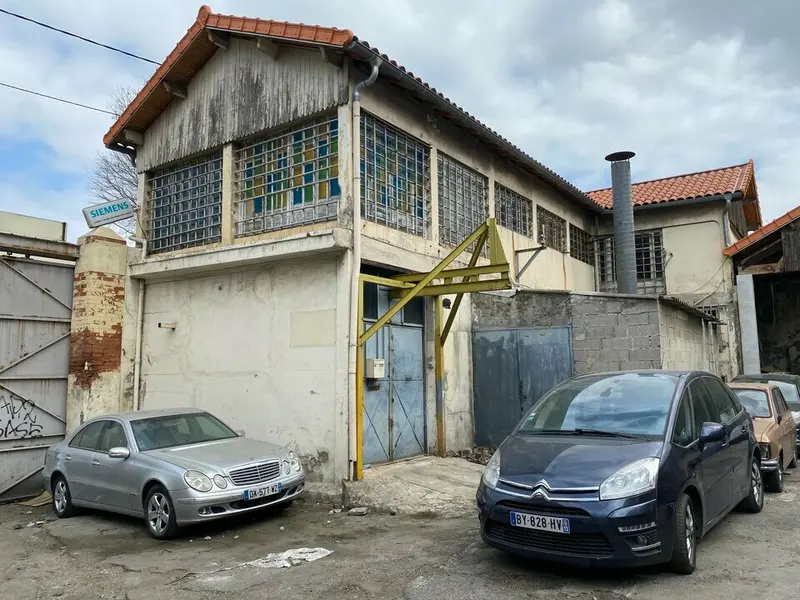 LOCAL 214 m² A LOUER 13015 MARSEILLE
