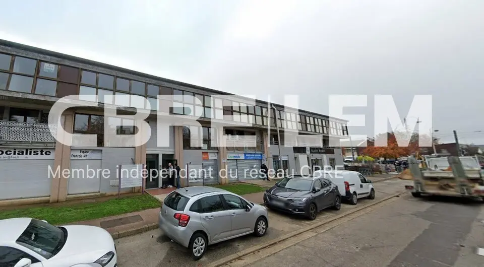 PROCHE METRO ET A13 - A DESTINATION PROFESSIONNELLE & D'HABITATION .