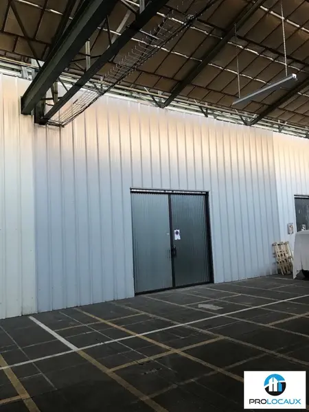 A louer Locaux d'activité 243m² Senlis
