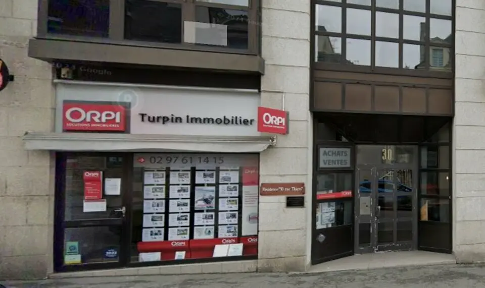 A LOUER - LOCAL COMMERCIAL - VANNES