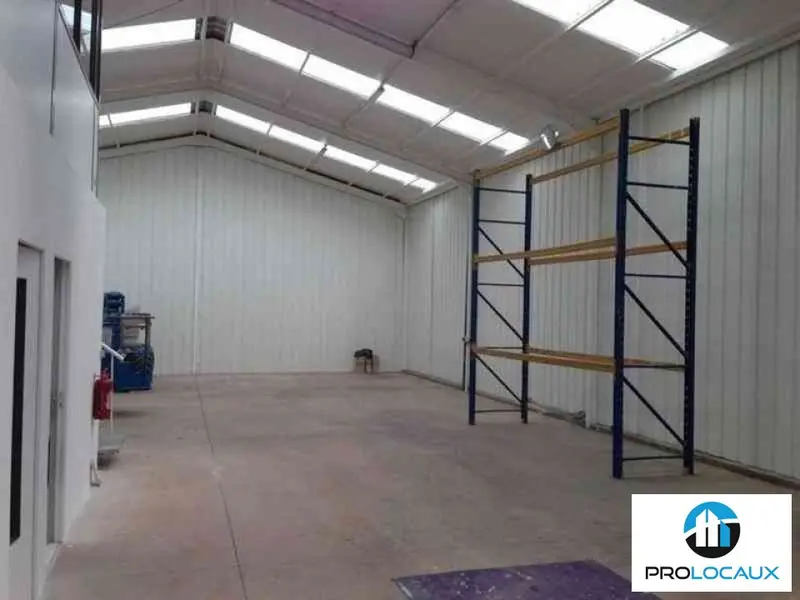 A louer Locaux d'activité 234m² Lacroix-Saint-Ouen