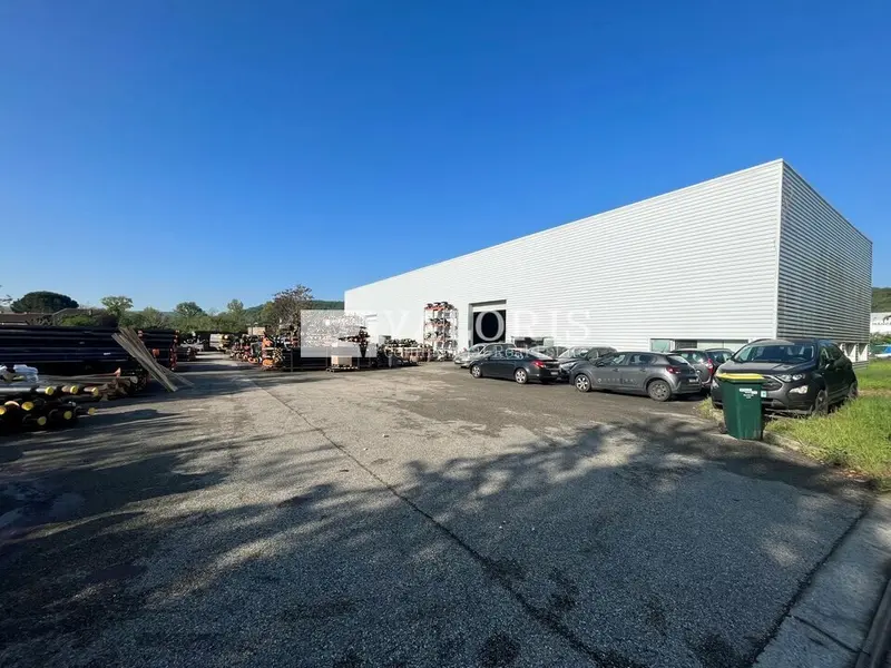 A louer Locaux d'activité 1100m² Grigny
