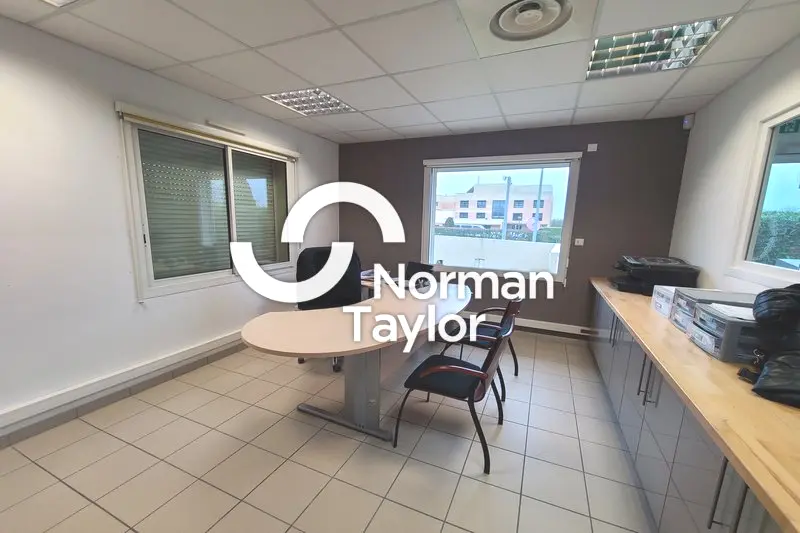 Bureaux de 214 m² à louer  Béziers 