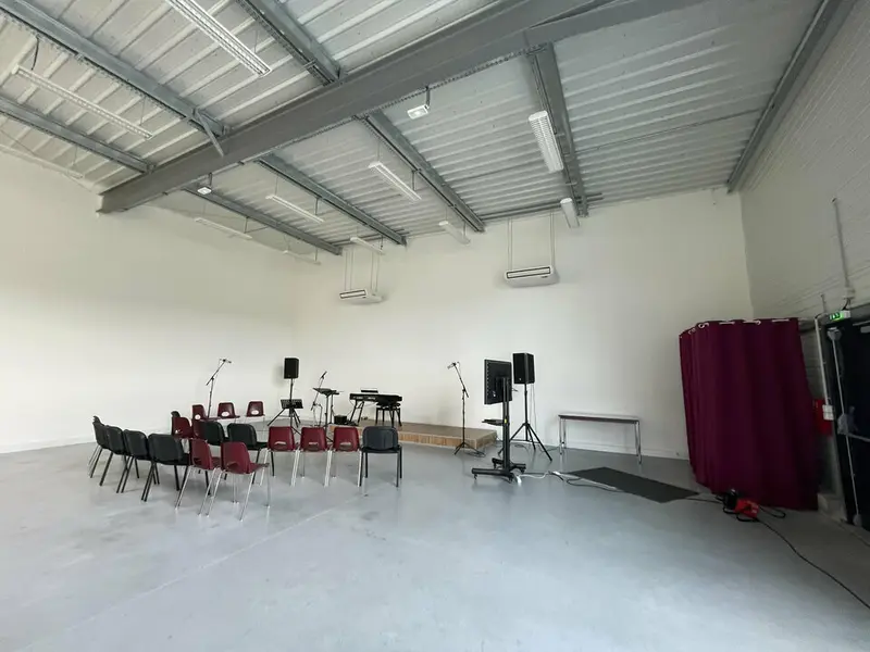 À louer  Local d'activité 207 m²  Ambarès-et-Lagrave (33440)