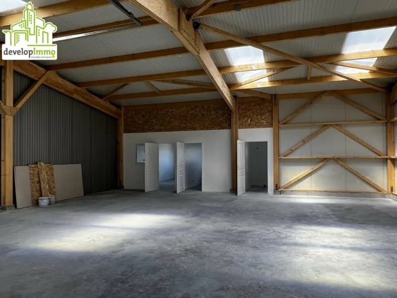 Locaux neufs avec bureaux, sanitaire et kitchenette 