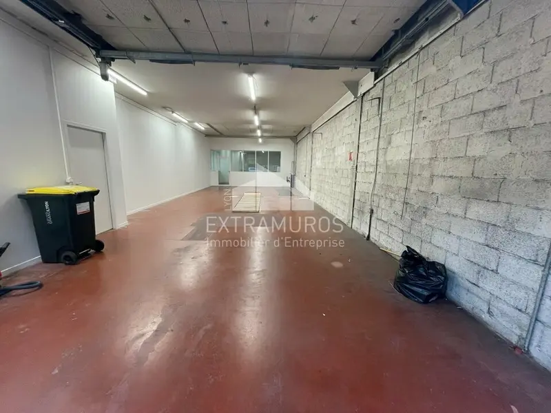 Location : Local d'activités de 180m² rénové Givors