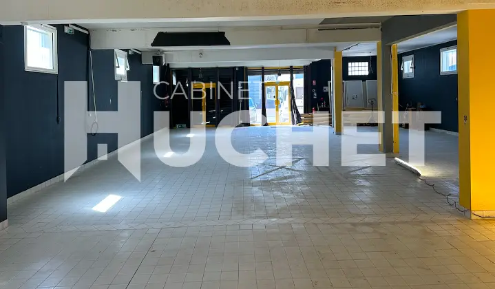 14. Calvados Bayeux A Louer Local commercial de 370 m2.