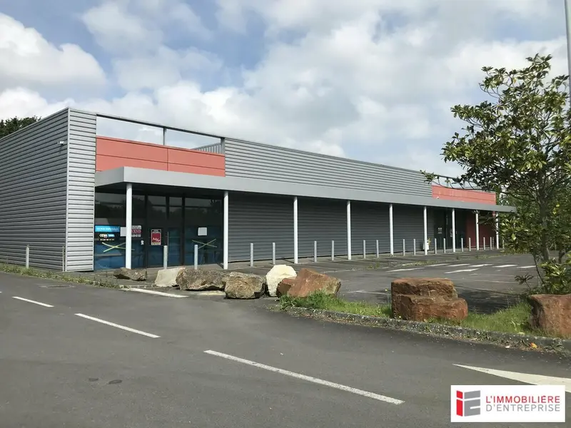 LOCAL COMMERCIAL A LOUER 1200 m² LANVALLAY