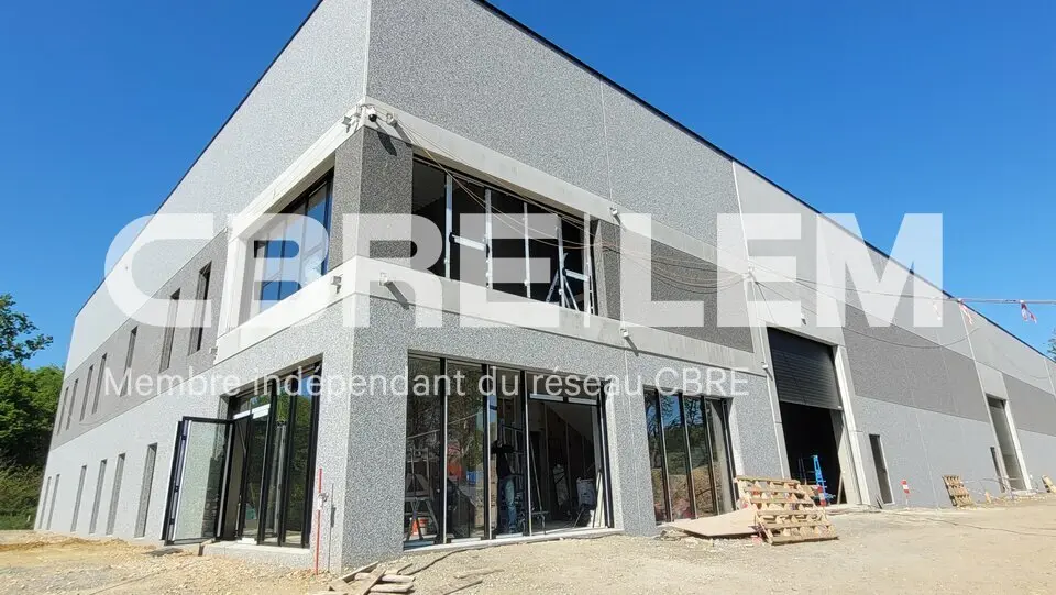A louer Locaux d'activité 1358m² Saint-Étienne-du-Rouvray