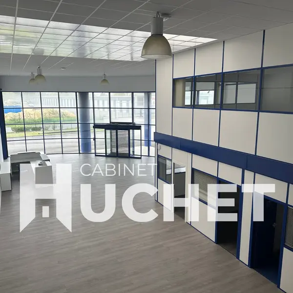 14. À louer   Bâtiment professionnel avec showroom, bureaux 