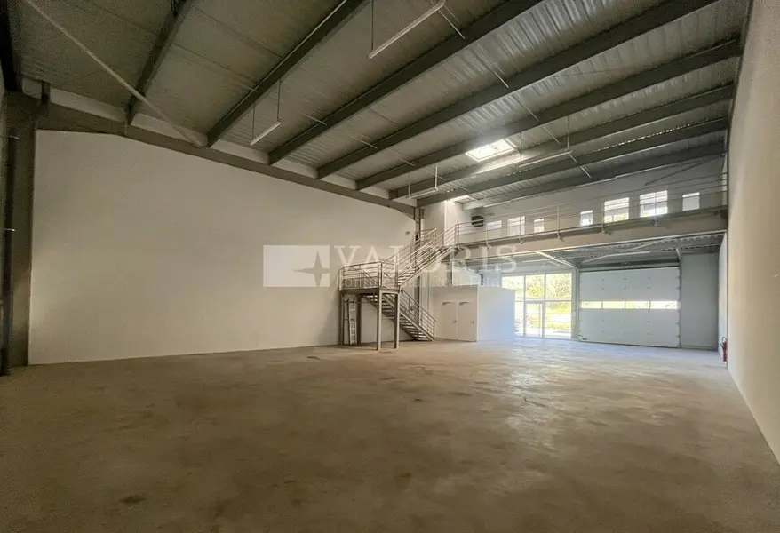 A louer Entrepôt 360m² La Ciotat