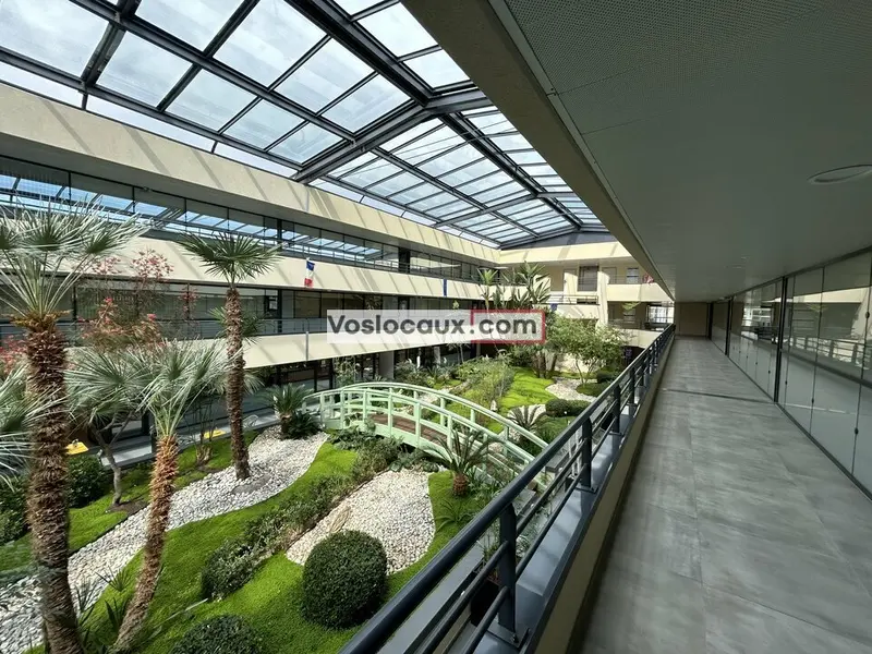 A louer : Bureaux de 405 m² à SOPHIA ANTIPOLIS - LES BOUILLIDES