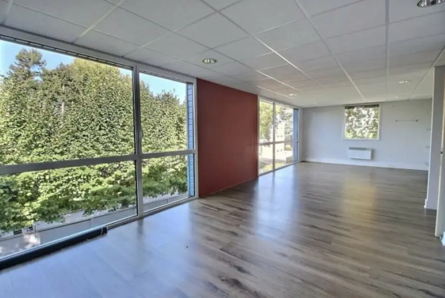 Bureaux avec parking en centre-ville. 