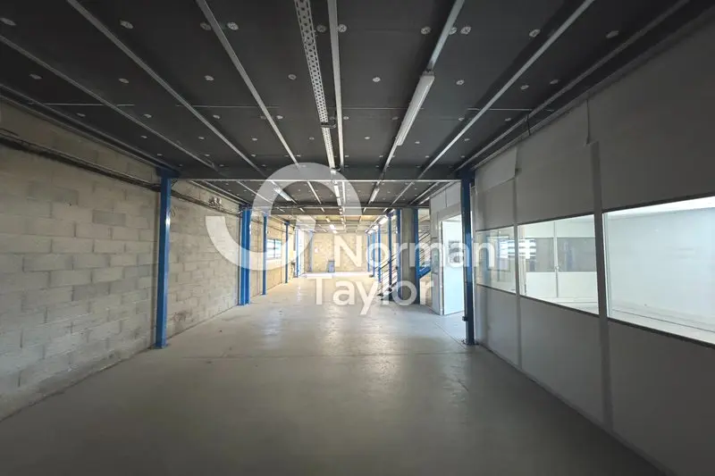 A louer Locaux d'activité 490m² Lunel-Viel