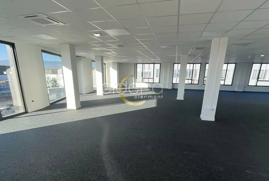 A louer Bureaux 325.05m² Clermont-Ferrand
