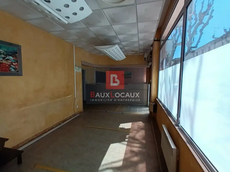 A vendre Local commercial  180m² Châteaurenard