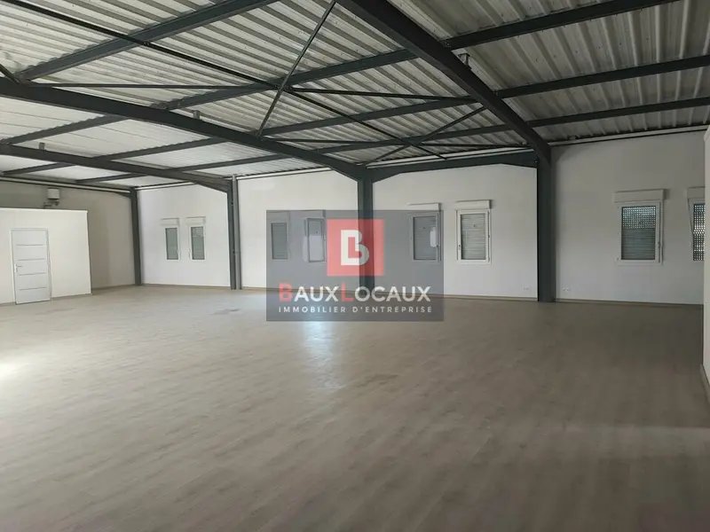 PLATEAU DE BUREAU DE 265 m² AVEC PARKING EN ZONE CO