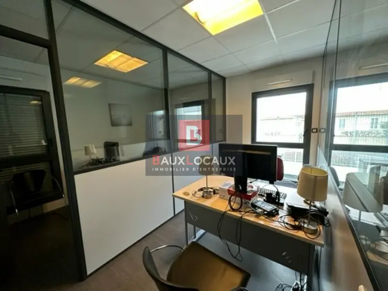 Avignon bureau d'environ 23 m² au 1er étage d'un immeuble de bureaux