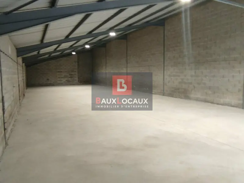 LOCATION ENTREPOT 250m² EYGUIERES