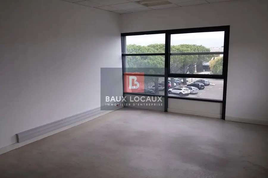 Bureau de 319m² en Avignon proche des artères principales