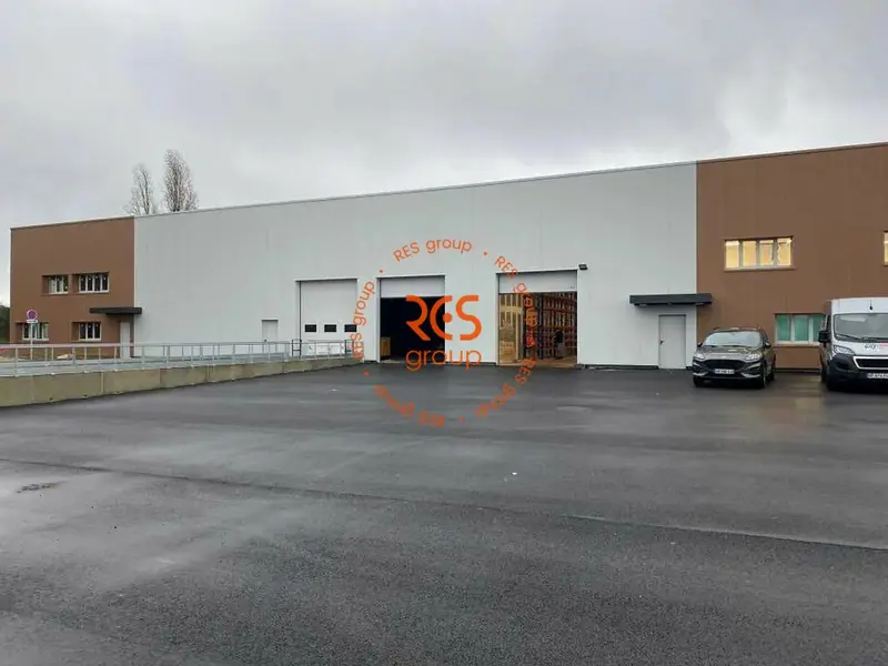 LOCAL D'ACTIVITE PROCHE AUTOROUTE 