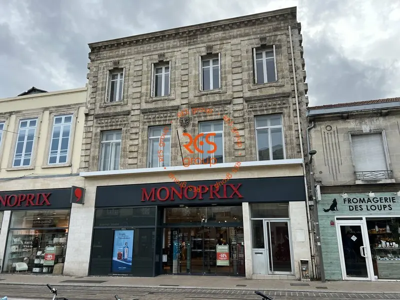 A VENDRE LOCAUX PROFESSIONNELS 