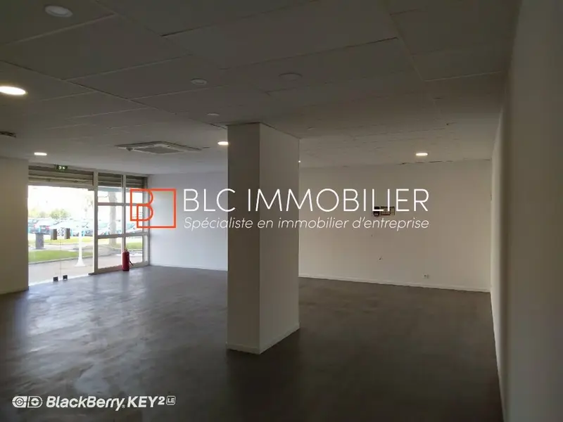 A LOUER BUREAUX en RDC ZI les Estroublans Vitrolles