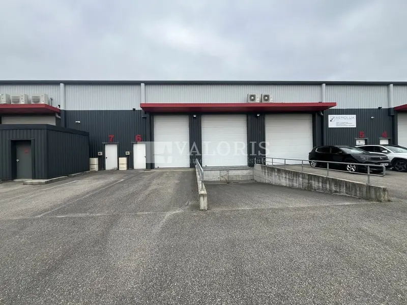 A louer Locaux d'activité 567m² Saint-Quentin-Fallavier