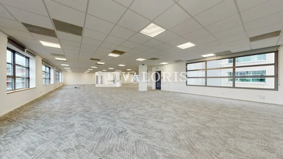 Sublime plateau au R+1 entièrement rénové.