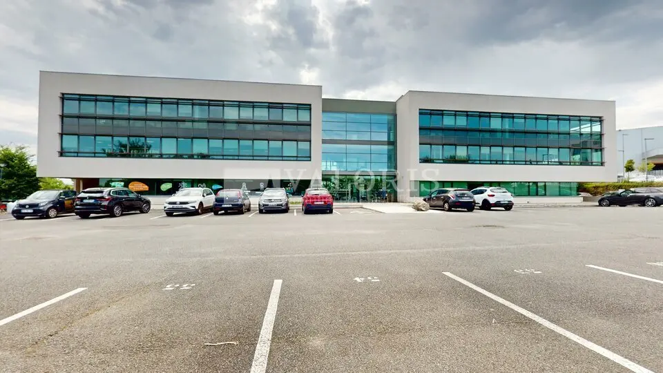A louer Bureaux 680m² Champagne-au-Mont-d'Or