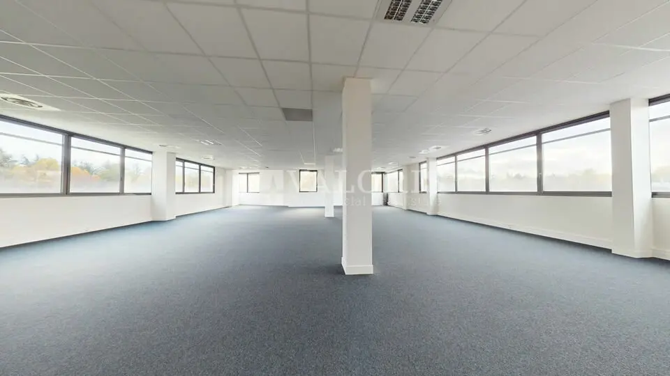 A louer Bureaux 1498m² Saint-Priest