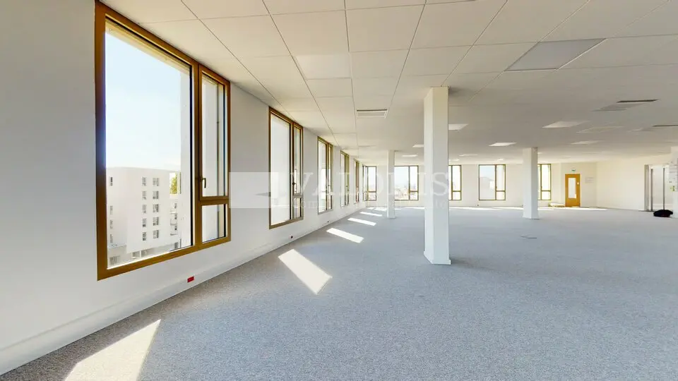 Venez visiter ce plateau, prêt à être cloisonné !