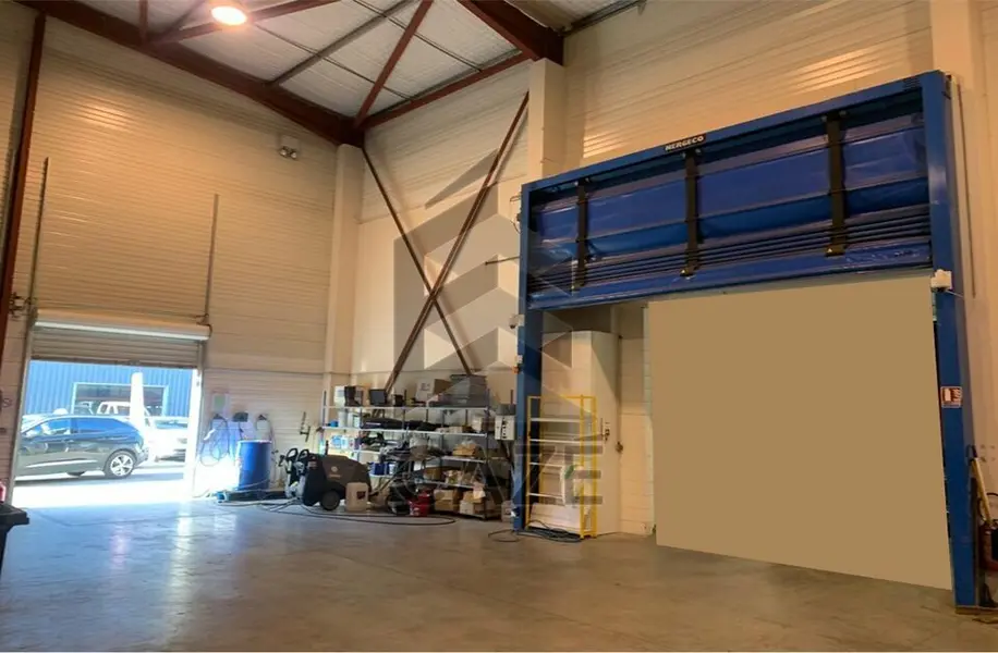 A LOUER LOCAL D'ACTIVITES - PROCHE A62